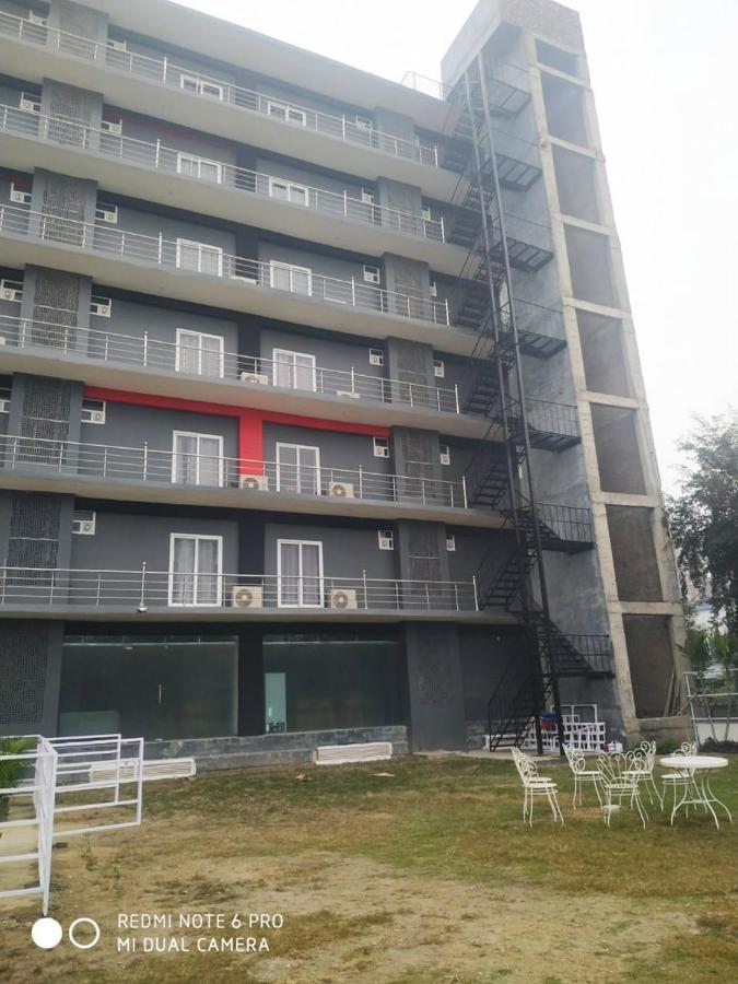 Hotel Aarkay Palace Badarpur Dış mekan fotoğraf