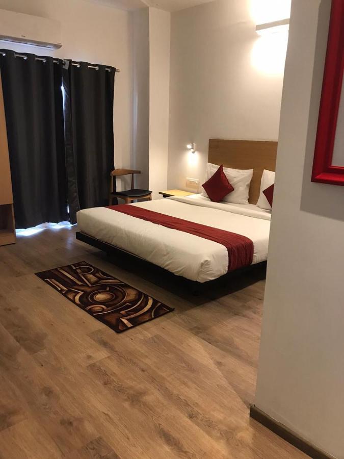 Hotel Aarkay Palace Badarpur Dış mekan fotoğraf