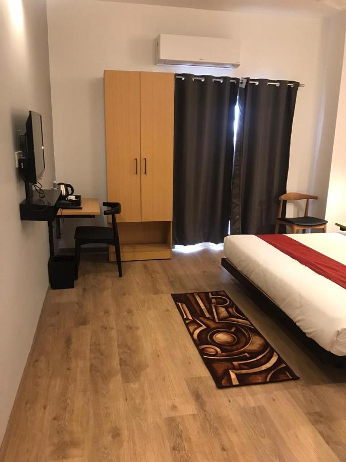 Hotel Aarkay Palace Badarpur Dış mekan fotoğraf