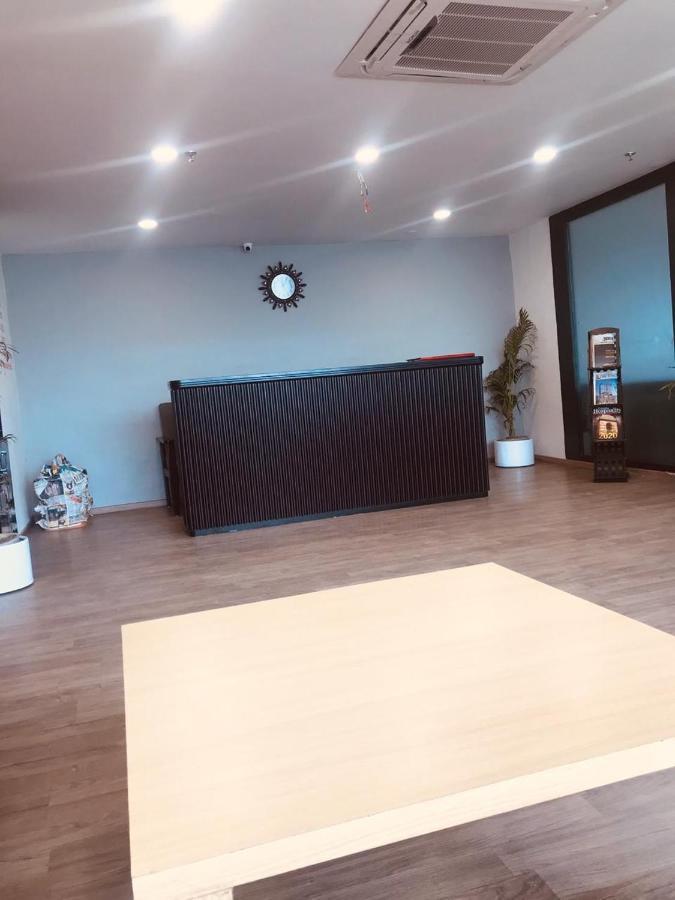 Hotel Aarkay Palace Badarpur Dış mekan fotoğraf