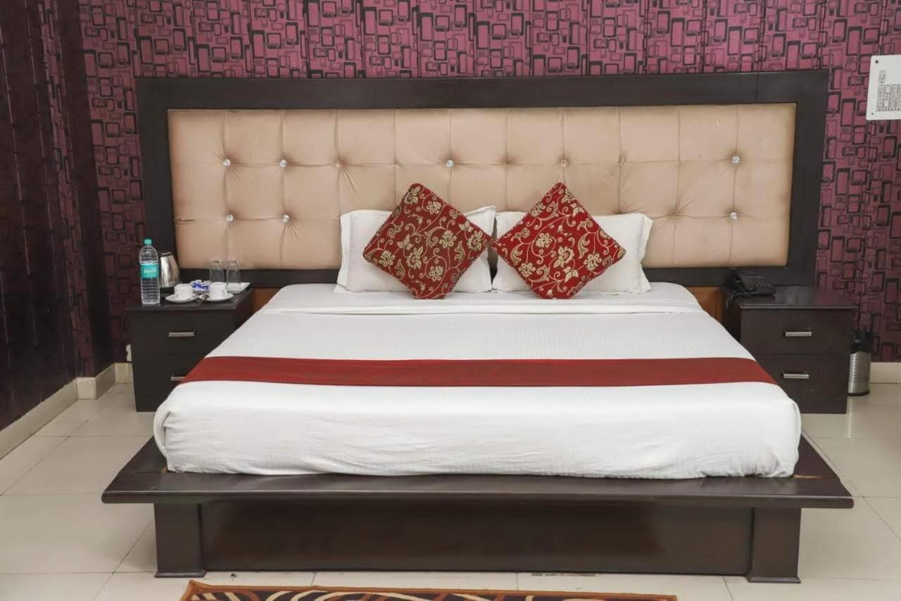 Hotel Aarkay Palace Badarpur Dış mekan fotoğraf